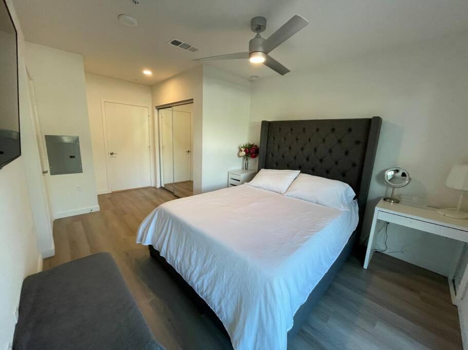 Luxurious Apartment Bardeen New Port Beach 1 Bedroom Ървайн Екстериор снимка